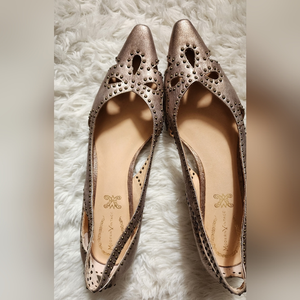 NWT ($220.00) Modern Vintage studded gold leather pointed-toe kitten hee…